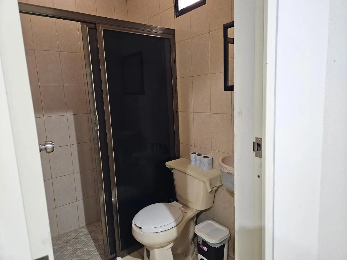 Hostel El Padrino Pansiyon Akumal Meksika